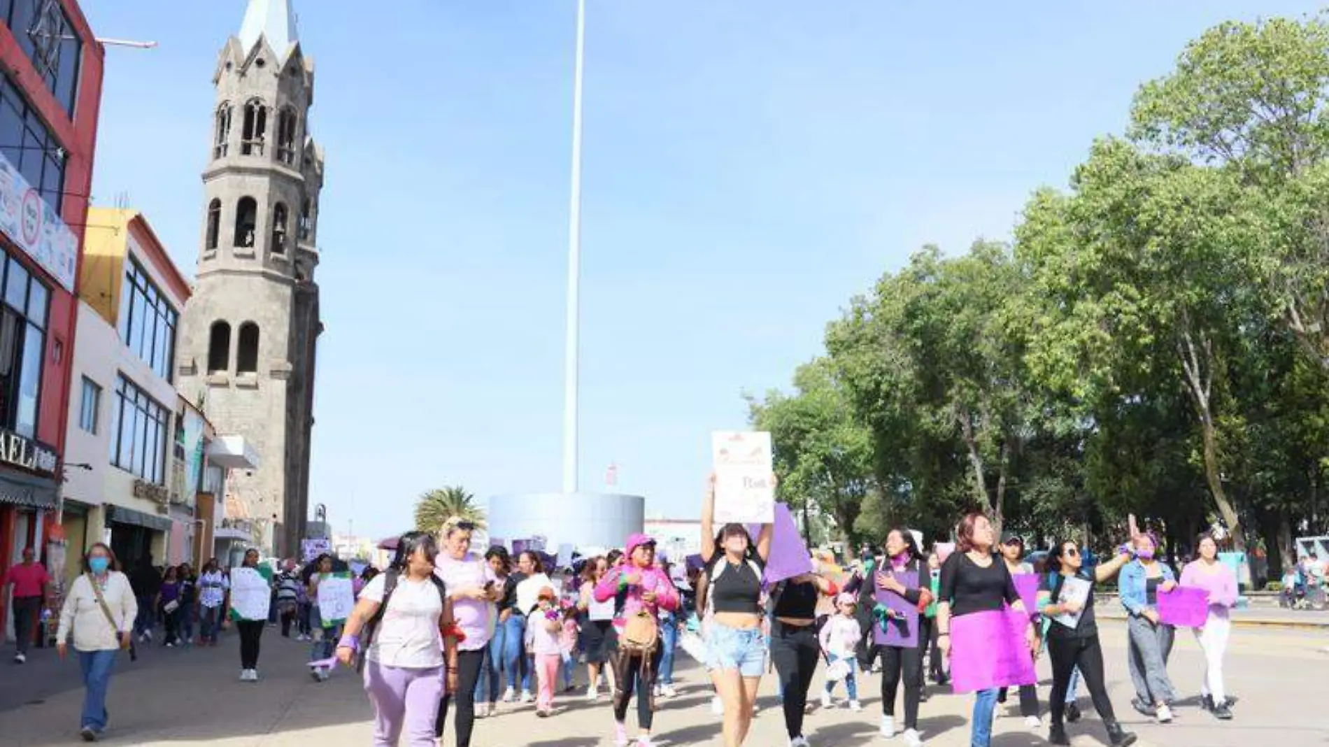 marcha 8m apizaco 2